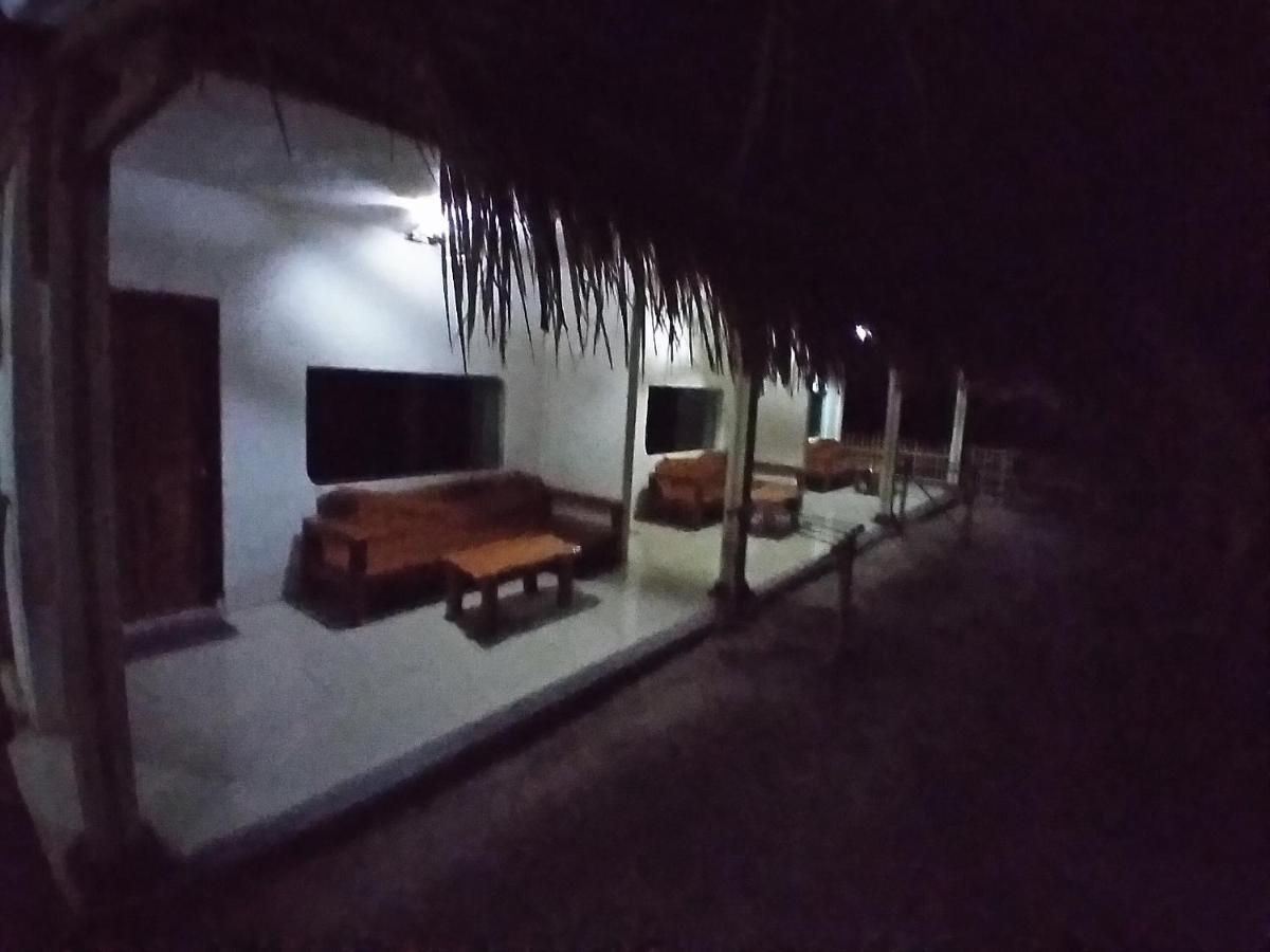 East Lombok Dive Hotel - 3 Private Rooms On The Beach Labuhan Pandan Exterior foto