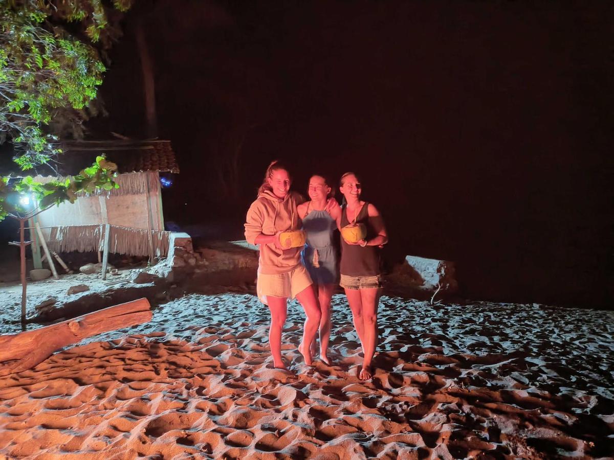 East Lombok Dive Hotel - 3 Private Rooms On The Beach Labuhan Pandan Exterior foto