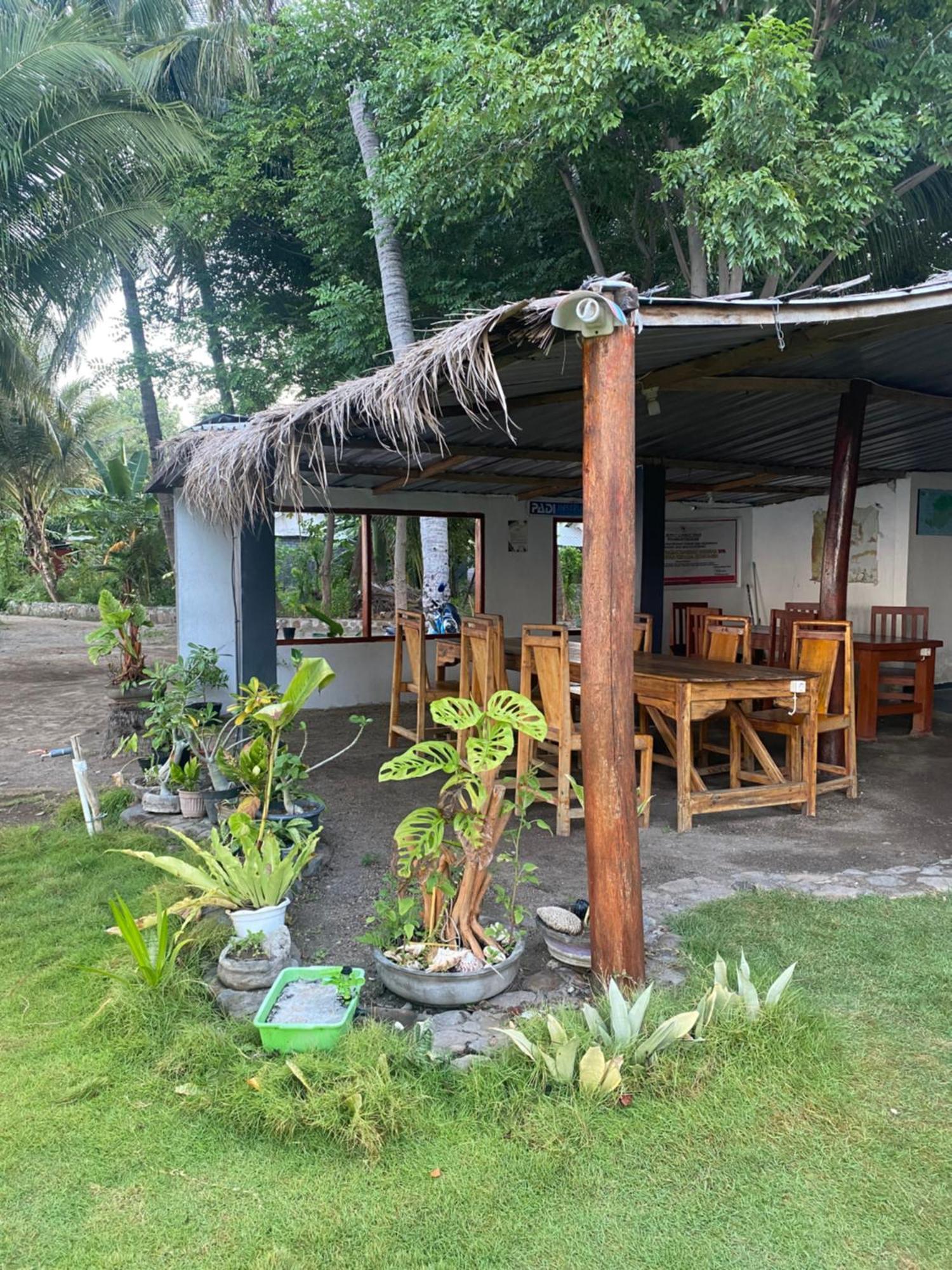 East Lombok Dive Hotel - 3 Private Rooms On The Beach Labuhan Pandan Exterior foto