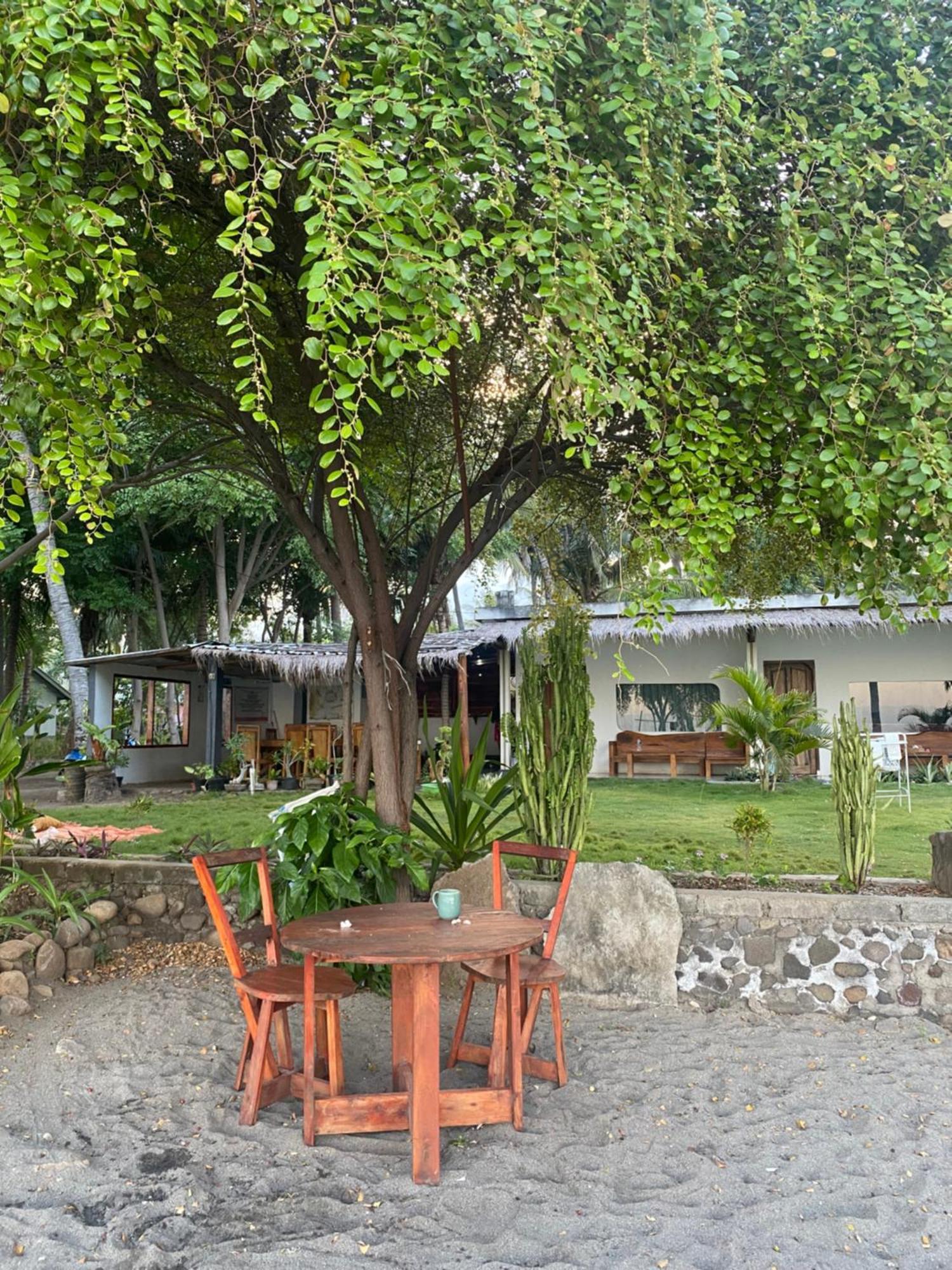 East Lombok Dive Hotel - 3 Private Rooms On The Beach Labuhan Pandan Exterior foto