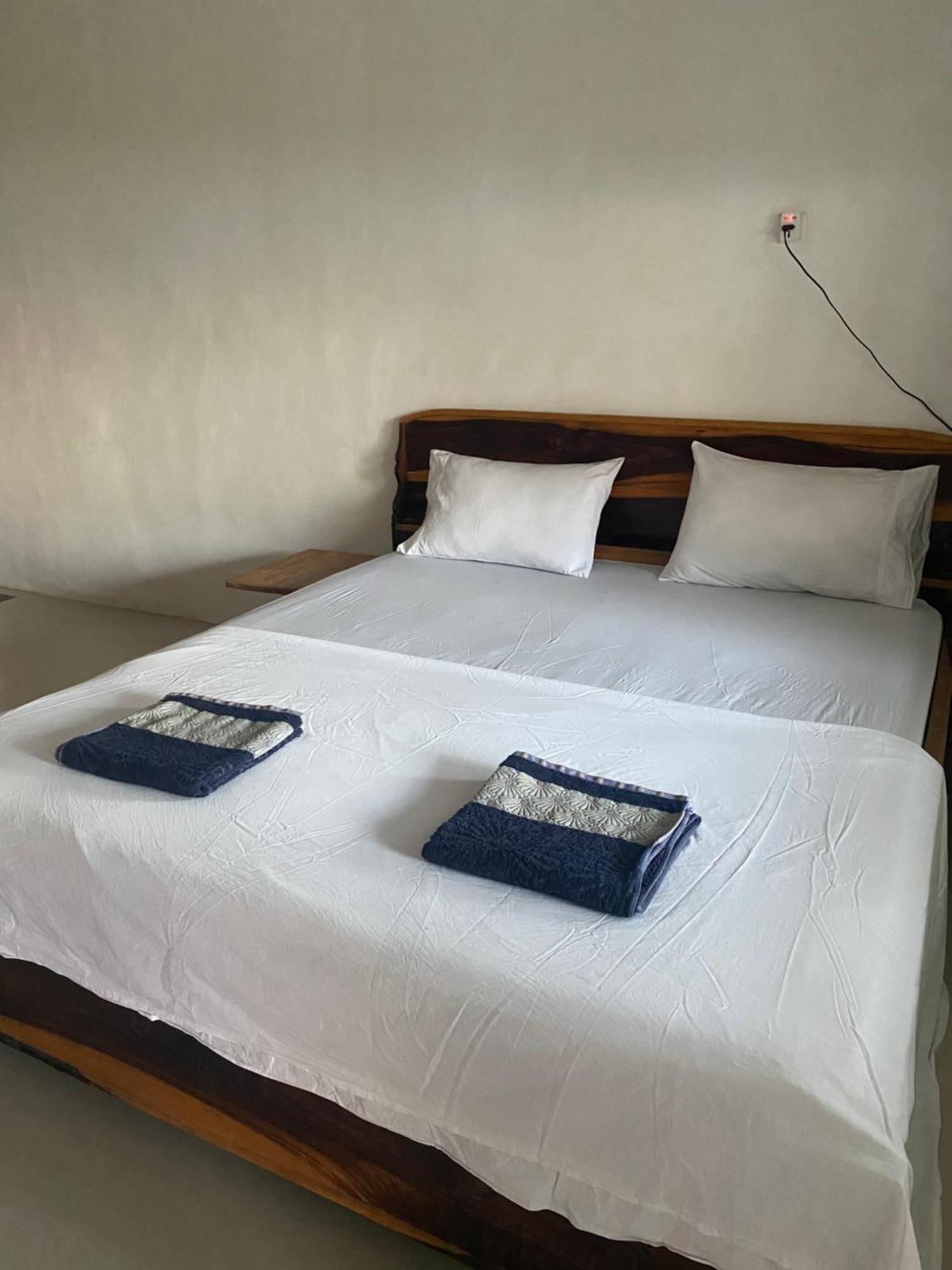 East Lombok Dive Hotel - 3 Private Rooms On The Beach Labuhan Pandan Exterior foto