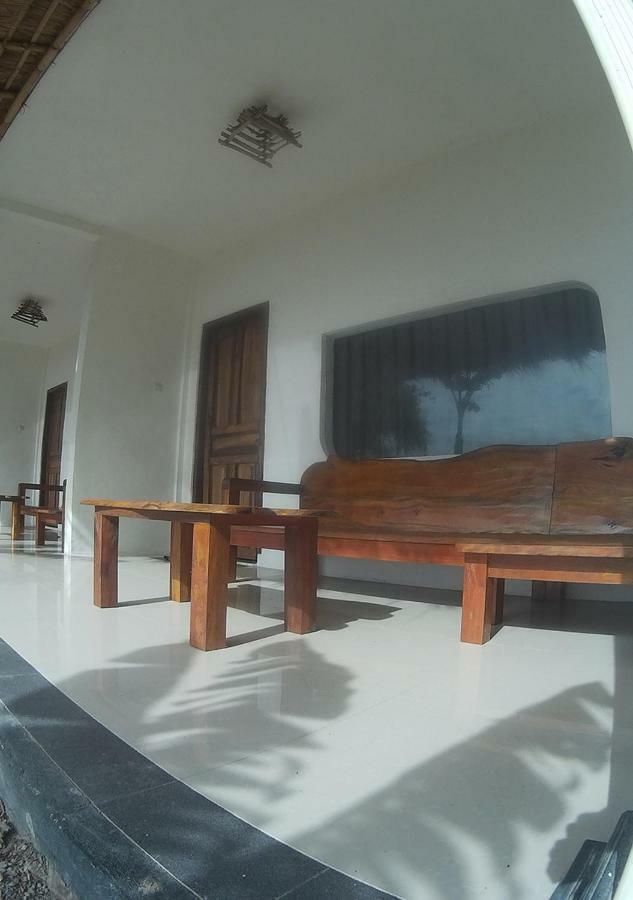 East Lombok Dive Hotel - 3 Private Rooms On The Beach With Seaview & Scuba Diving Center Labuhan Pandan Exterior foto