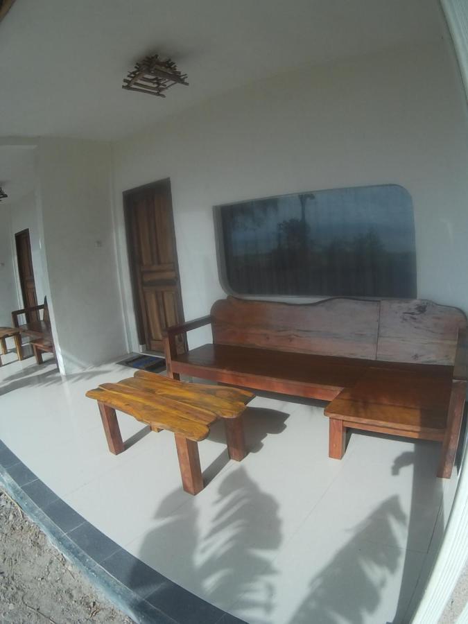 East Lombok Dive Hotel - 3 Private Rooms On The Beach With Seaview & Scuba Diving Center Labuhan Pandan Exterior foto